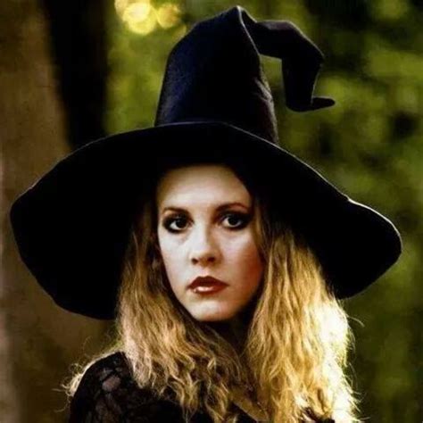 The Witchy Woman Aesthetic of Stevie Nicks and Christine McVie in Fleetwood Mac